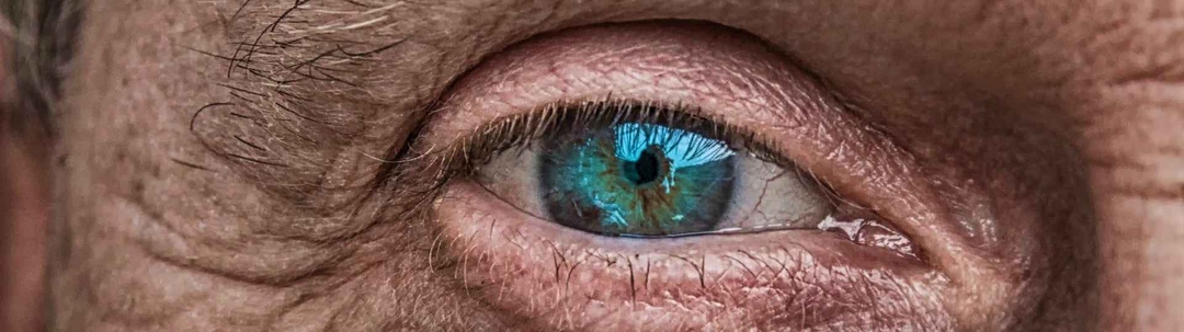 el-hospital-puerta-de-hierro-implanta-el-primer-dispositivo-ocular-para-tratar-la-degeneracion-macular