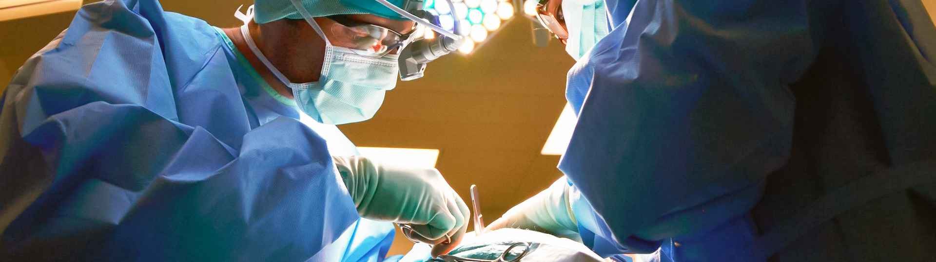 Médicos de La Paz operan a una paciente despierta para curar la epilepsia