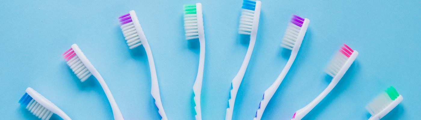 Cepillo de dientes, el hogar de 10 millones de bacterias