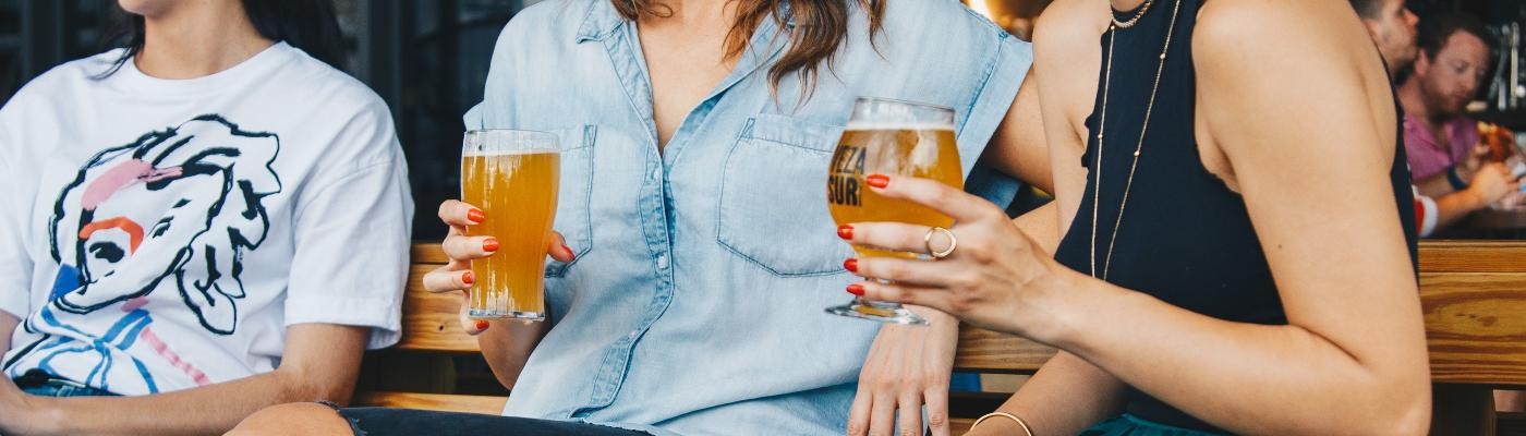 Bebemos más cerveza que nunca, pero ¿conocemos sus beneficios e inconvenientes?