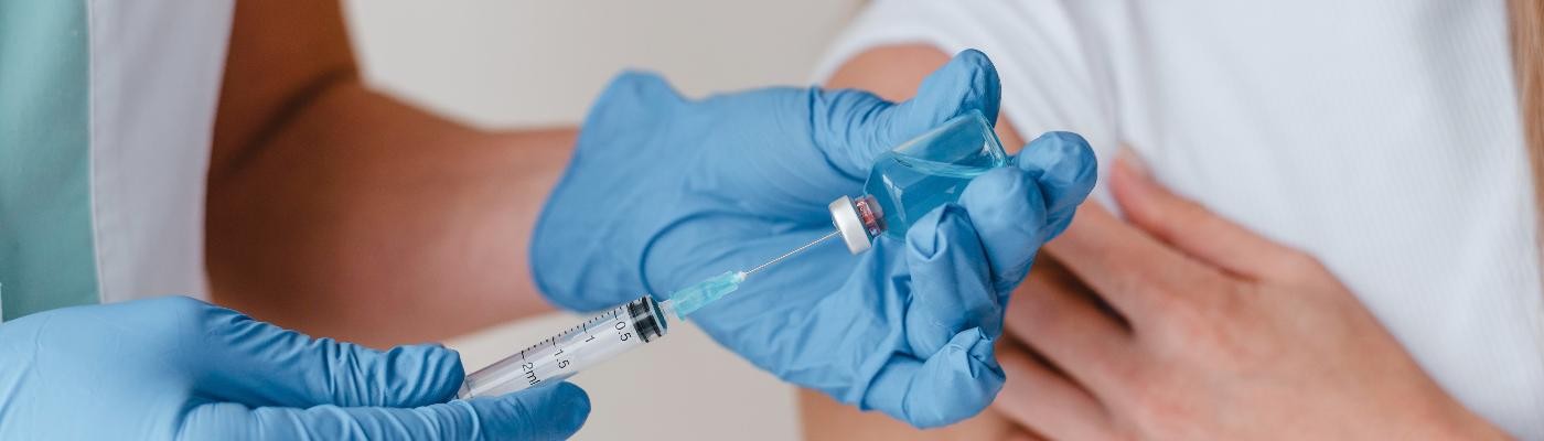 Sanidad incluye en su campaña de vacunación contra la gripe a fumadores y sanitarios