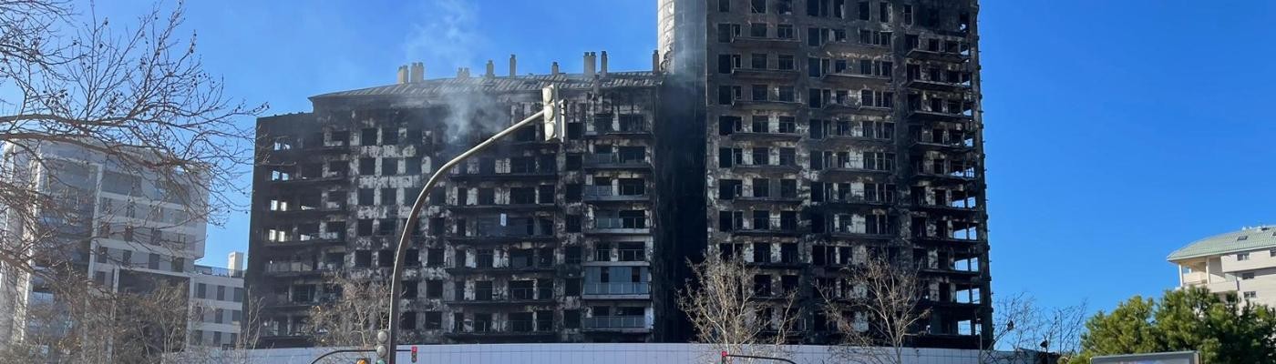 Diez fallecidos en el incendio de dos edificios en Valencia
