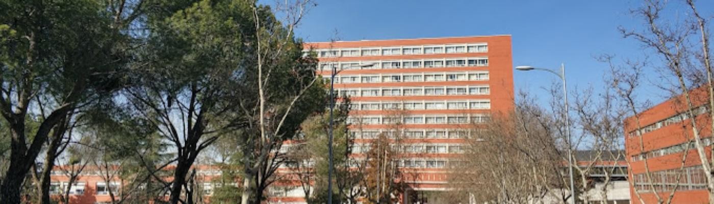 Fallece una estudiante tras lanzarse al vacío en la facultad de Historia de la Complutense
