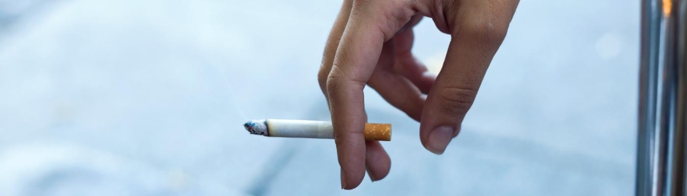 Sanidad estudia ampliar espacios libres de humos y subir el precio del tabaco