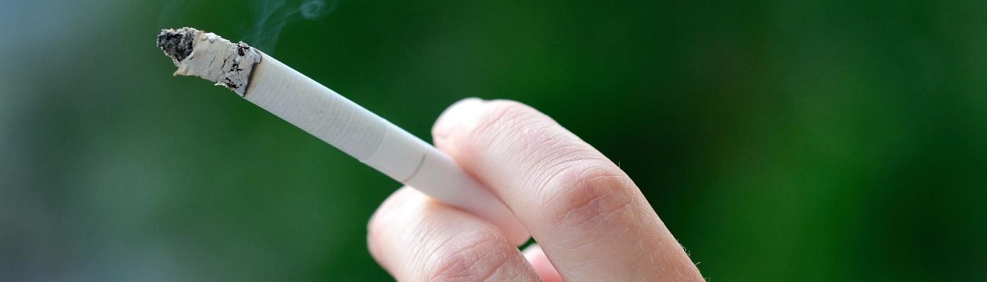 ¿Adiós a fumar en el coche? Claves del nuevo plan antitabaco de Sanidad