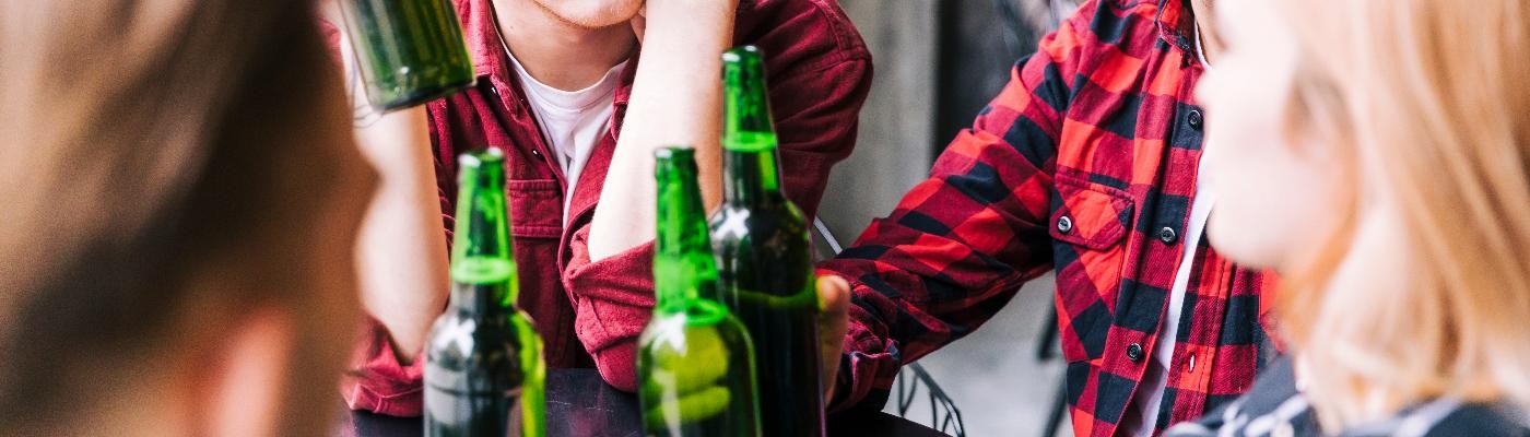 Sanidad da los “últimos pasos” para una nueva ley más restrictiva que proteja a los menores del alcohol
