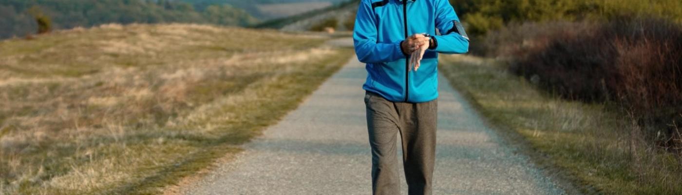 Contar pasos o medir el tiempo de ejercicio, ¿qué es mejor para nuestra salud?
