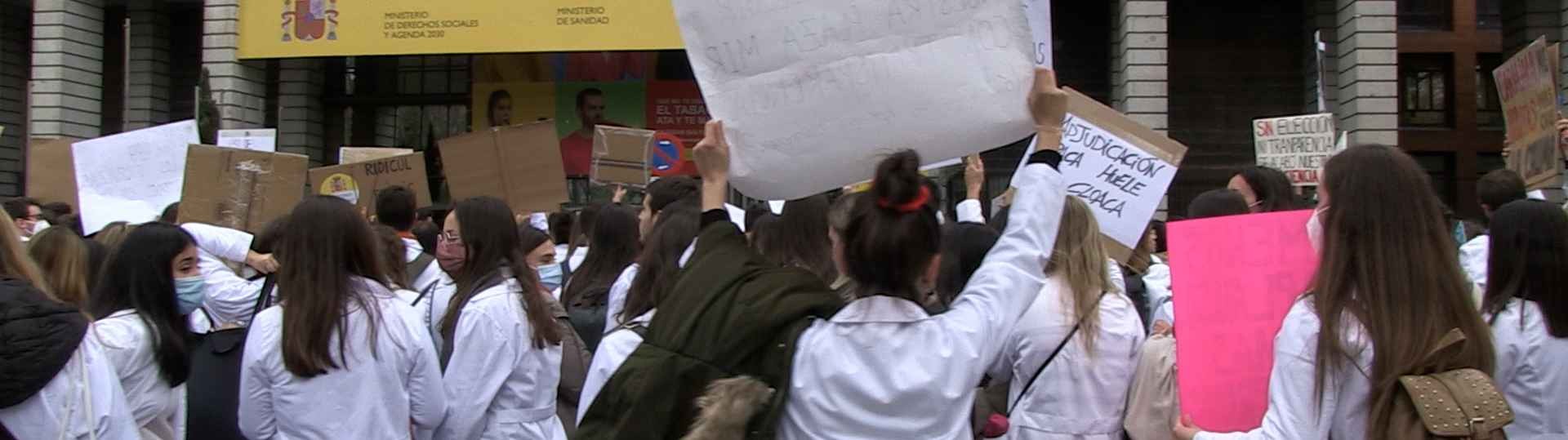 Miles de enfermeras se manifiestan en Madrid en defensa de la Sanidad
