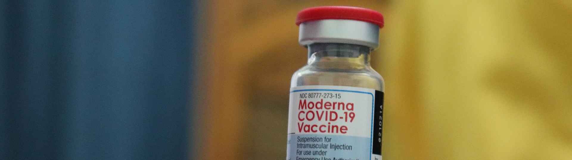 Reino Unido, primer país en aprobar una vacuna bivalente contra la Covid-19