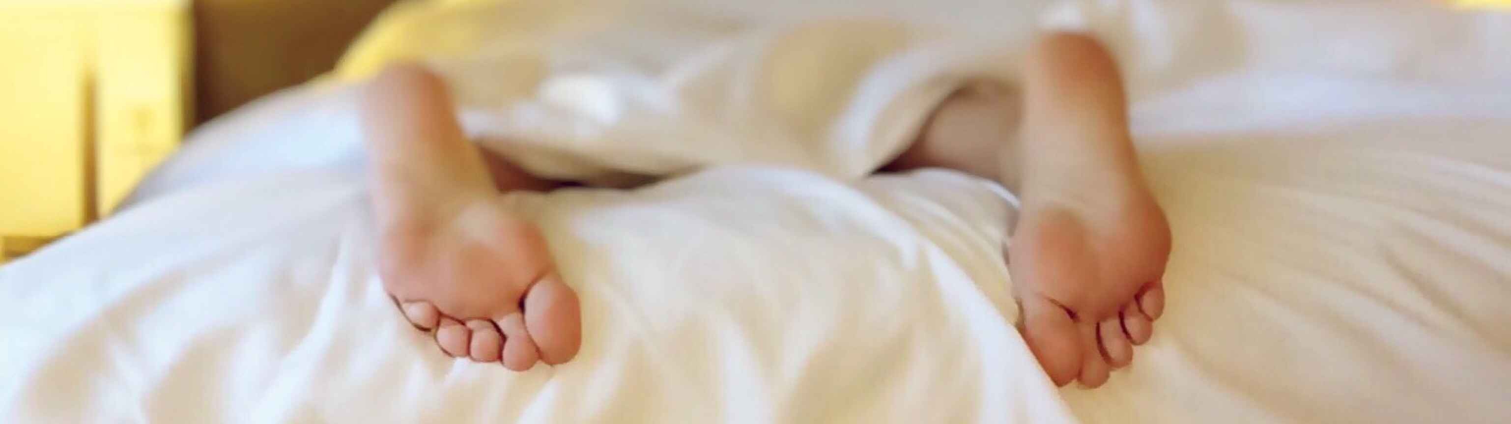 Dormir menos de ocho horas puede producir sobrepeso en adolescentes