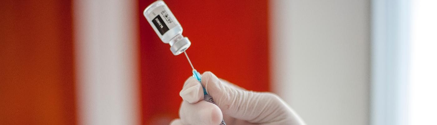 Madrid inicia la vacunación de la gripe y la cuarta dosis de la Covid a mayores de 60