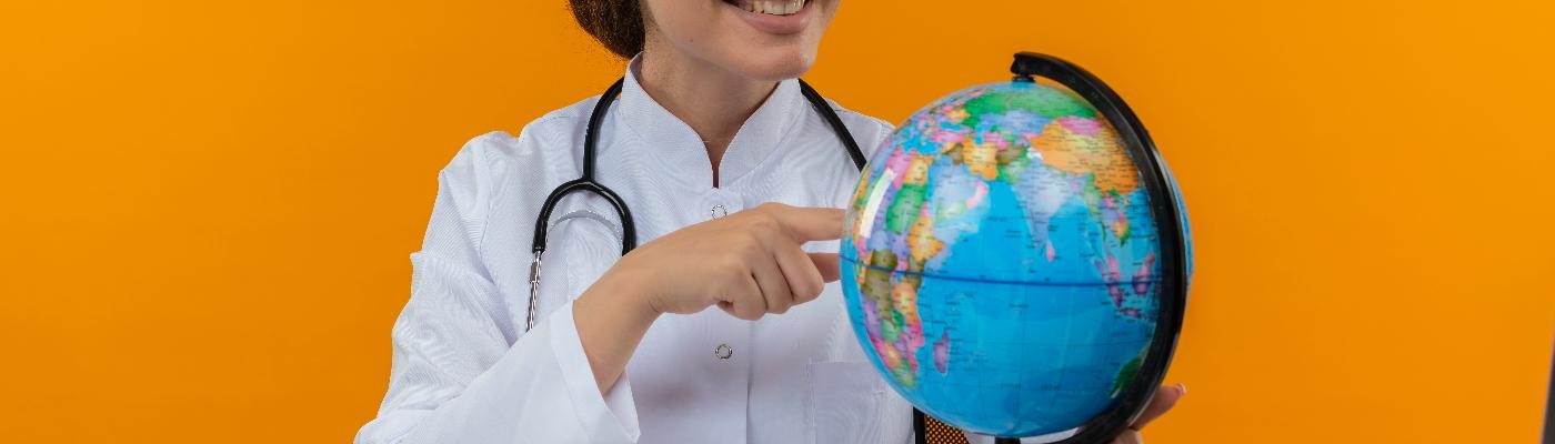 El éxodo de médicos al extranjero ha descendido en los últimos cuatro años
