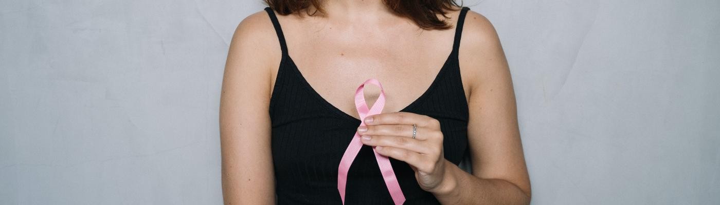 Hallan una mutación genética que hace que el cáncer de mama sea más resistente al tratamiento en jóvenes