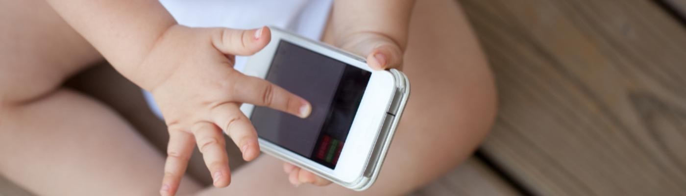 El “chupete digital”: los peligros del uso de tabletas y móviles en menores de tres años
