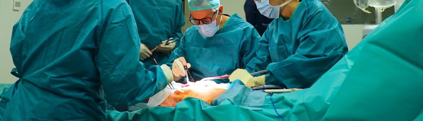 Se realiza la primera prótesis total de rodilla ambulatoria en España