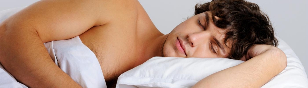 dormir-desnudeo-beneficios-salud