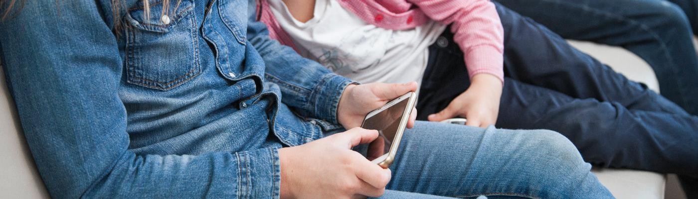 ¿Son necesarias leyes que controlen los móviles a los menores?